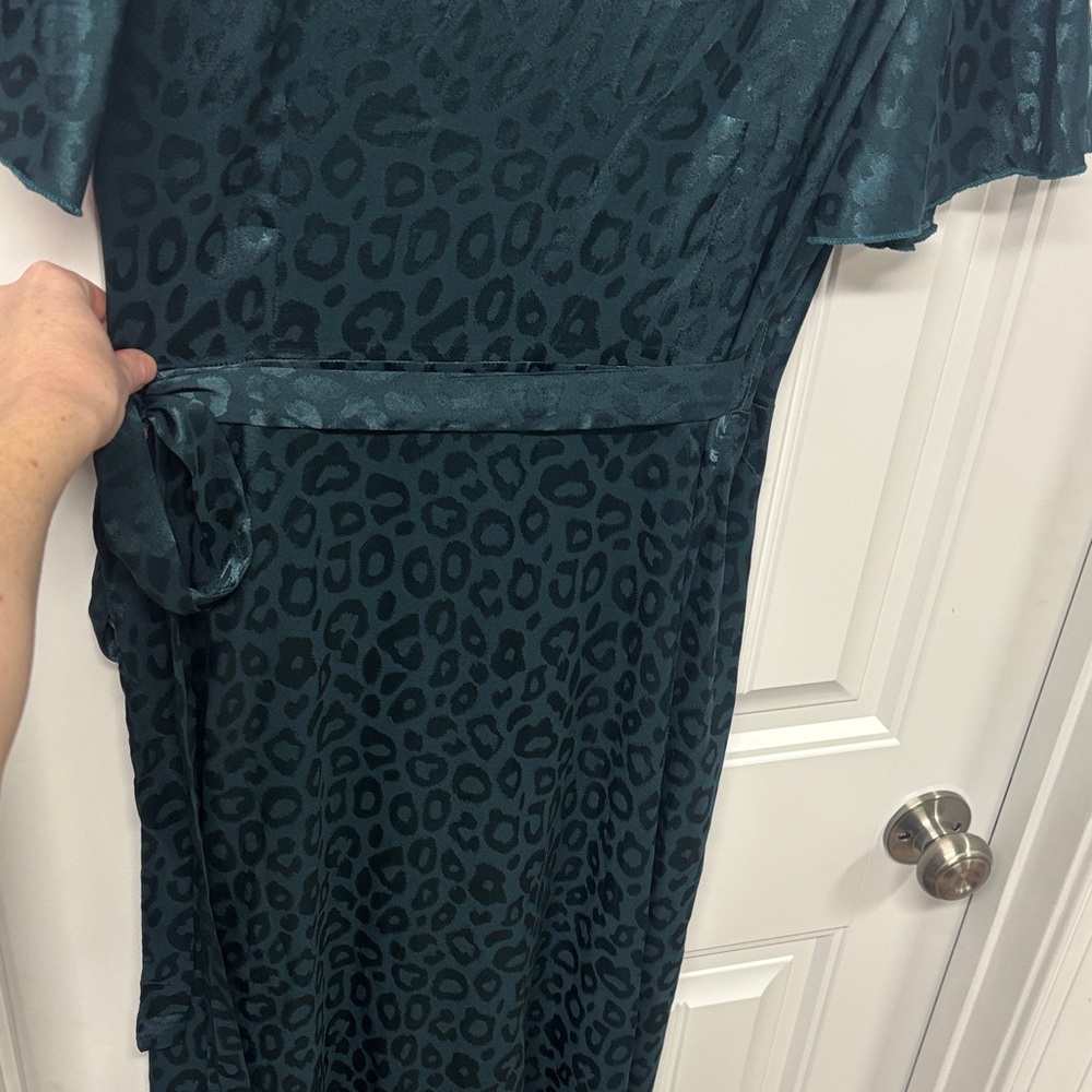 Simplee Dark green cheetah print Asymmetrical Dress - Picture 5 of 6